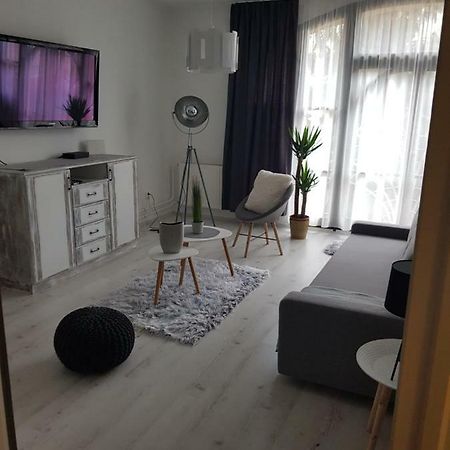 Downtown'S Pearl Apartment Печ Екстериор снимка