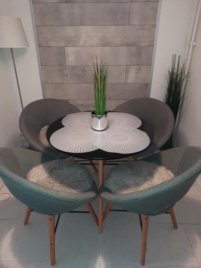 Downtown'S Pearl Apartment Печ Екстериор снимка