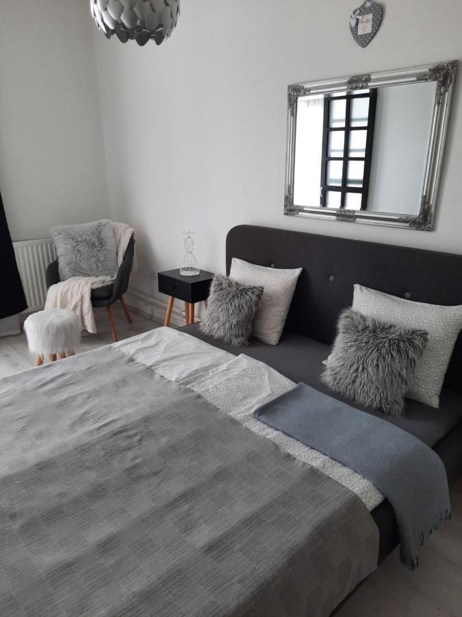 Downtown'S Pearl Apartment Печ Екстериор снимка