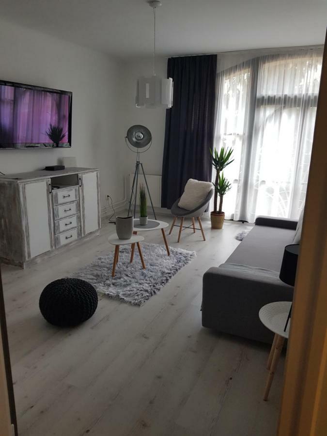 Downtown'S Pearl Apartment Печ Екстериор снимка