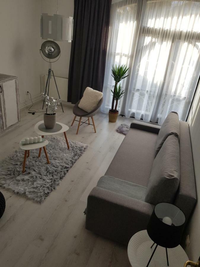 Downtown'S Pearl Apartment Печ Екстериор снимка