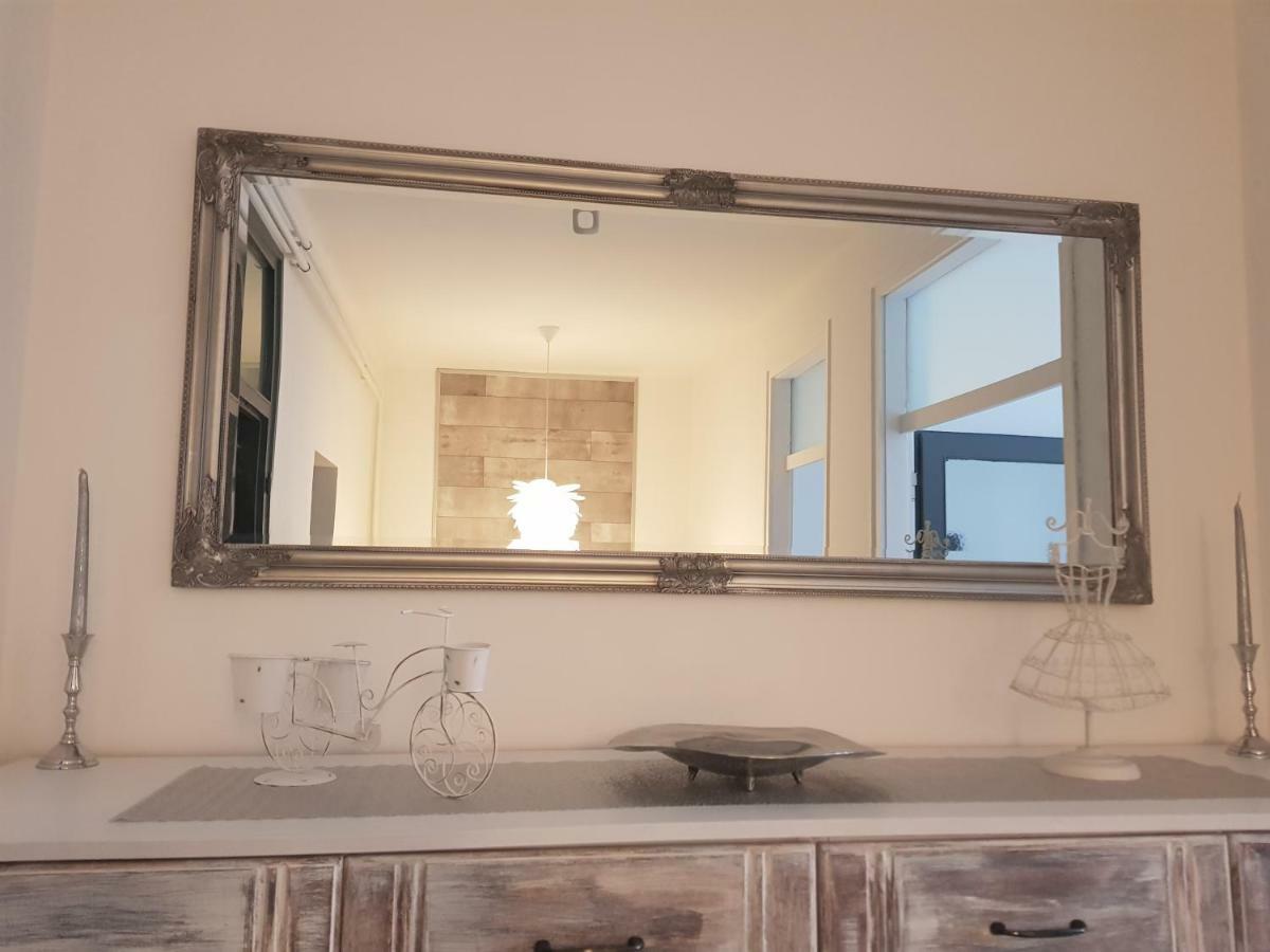 Downtown'S Pearl Apartment Печ Екстериор снимка