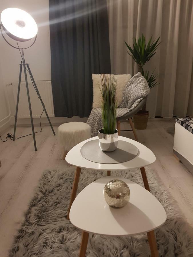 Downtown'S Pearl Apartment Печ Екстериор снимка