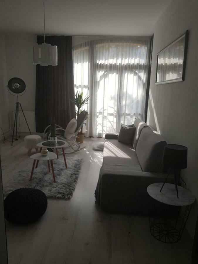 Downtown'S Pearl Apartment Печ Екстериор снимка